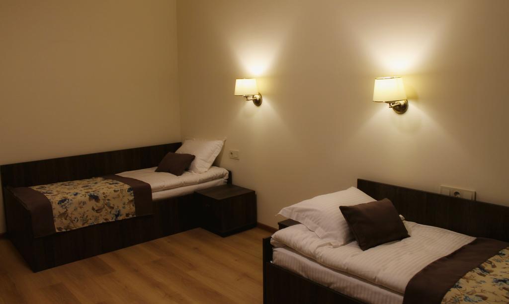 Non-Stop Economy Hotel Boryspilʼ Екстериор снимка