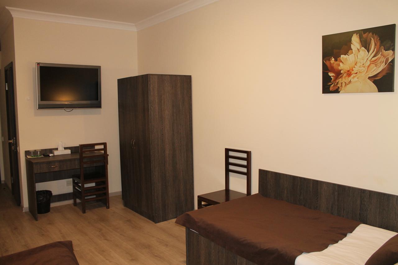 Non-Stop Economy Hotel Boryspilʼ Екстериор снимка